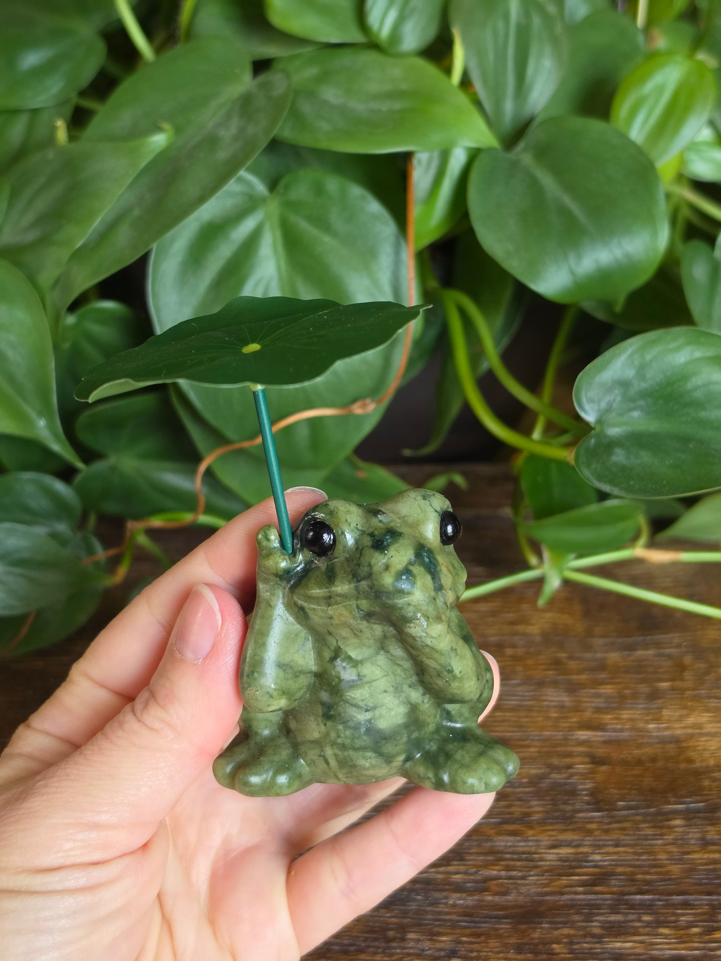Serpentine Crystal Frog Carving "A"