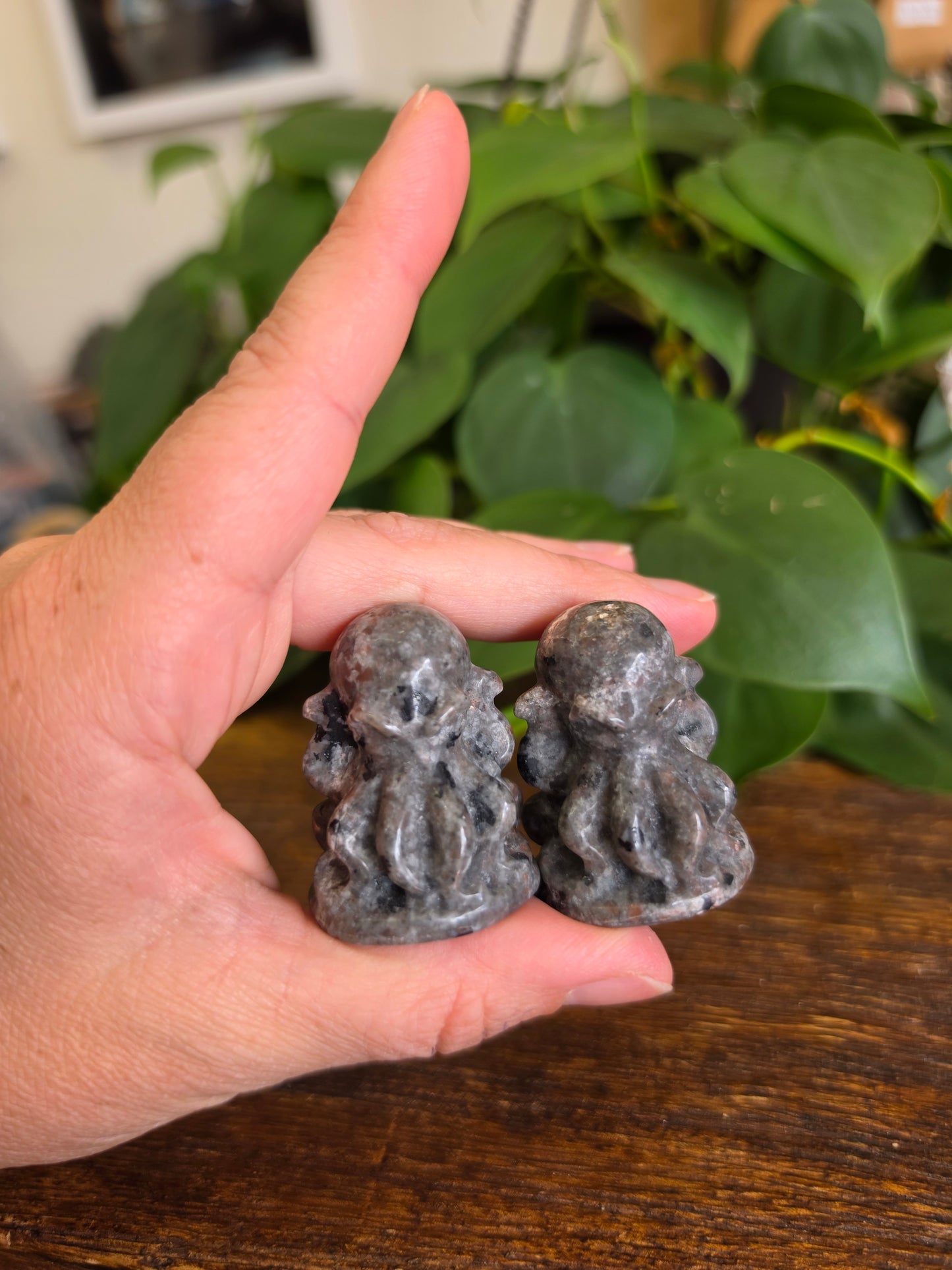 UV Reactive Sodalite Crystal Octopus Kracken Carving (One Piece)