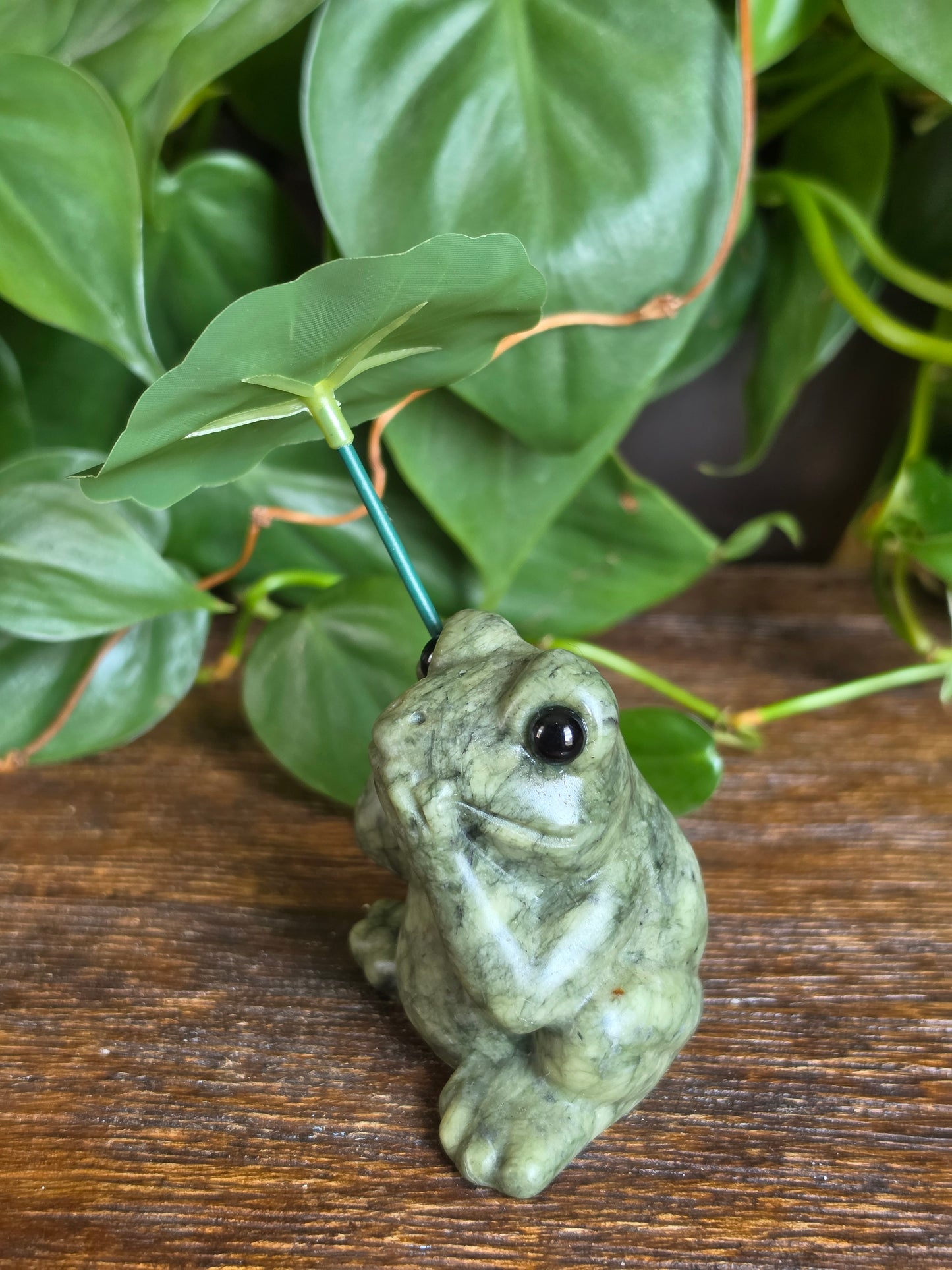 Serpentine Crystal Frog Carving "B"