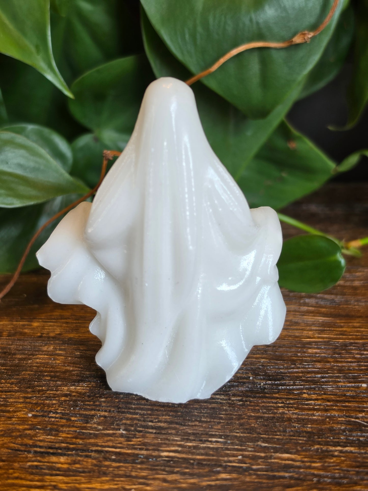 Calcite Marble Crystal Halloween Ghost Carving (One Piece)