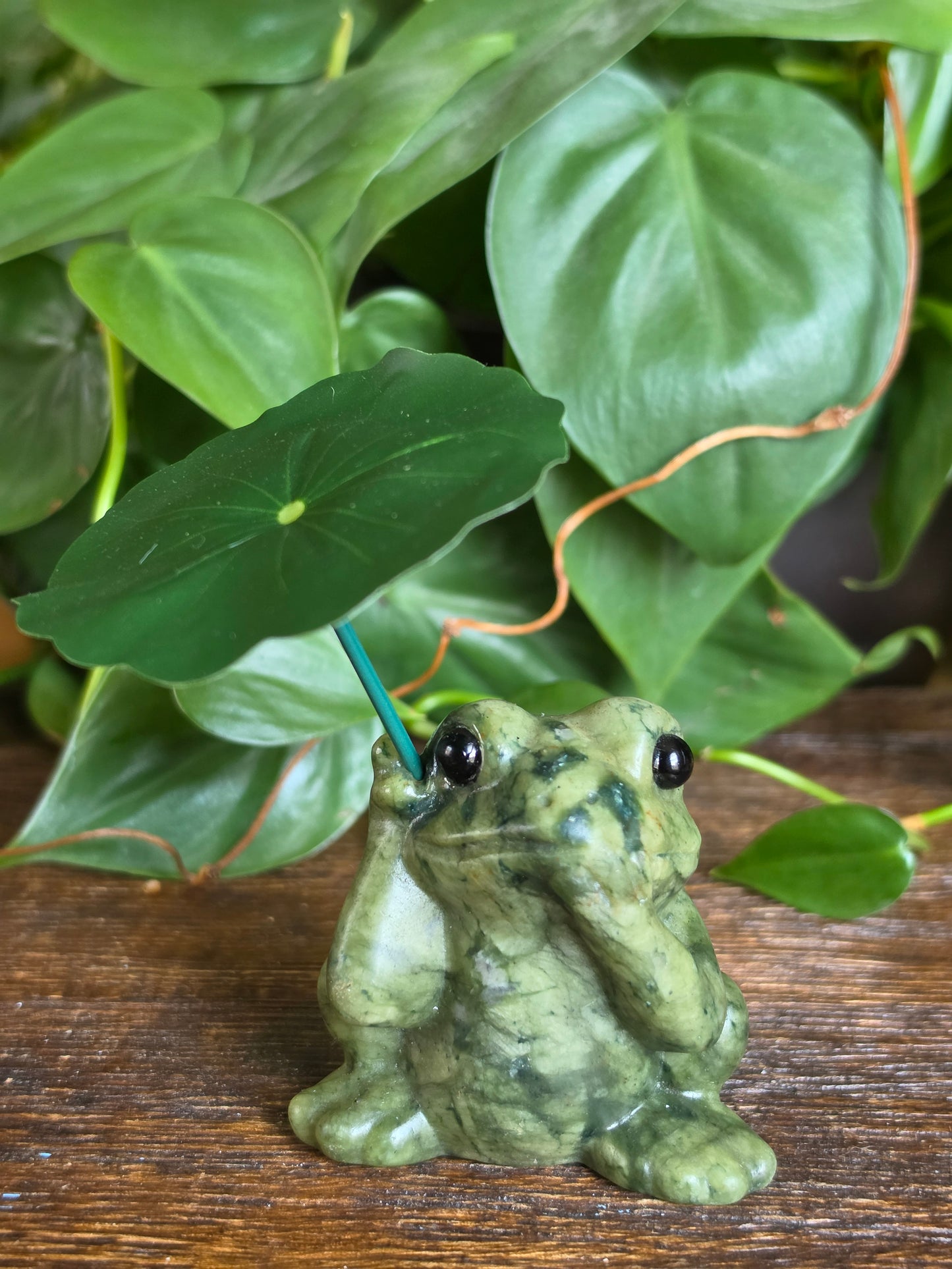 Serpentine Crystal Frog Carving "A"