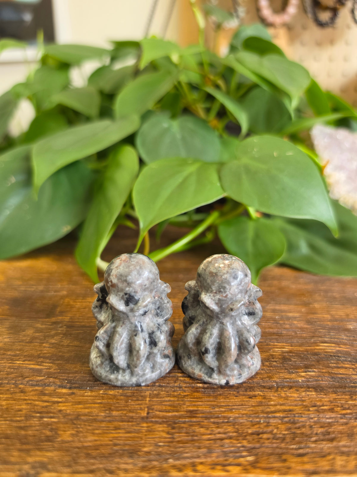 UV Reactive Sodalite Crystal Octopus Kracken Carving (One Piece)